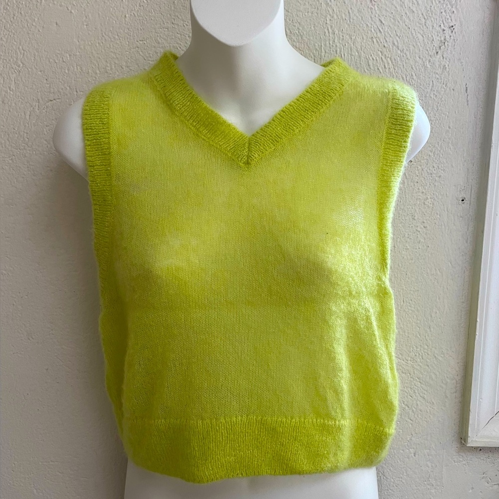 WEEKDAY crop sweater vest 🫶